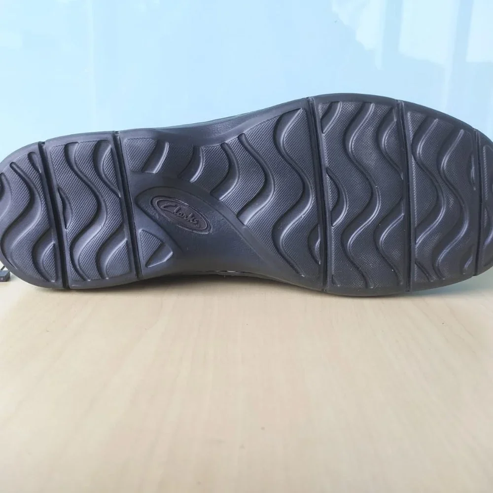 CLARKS MEN'S LAMBETH LOAFER / SLIP ON - Picture 4 of 6